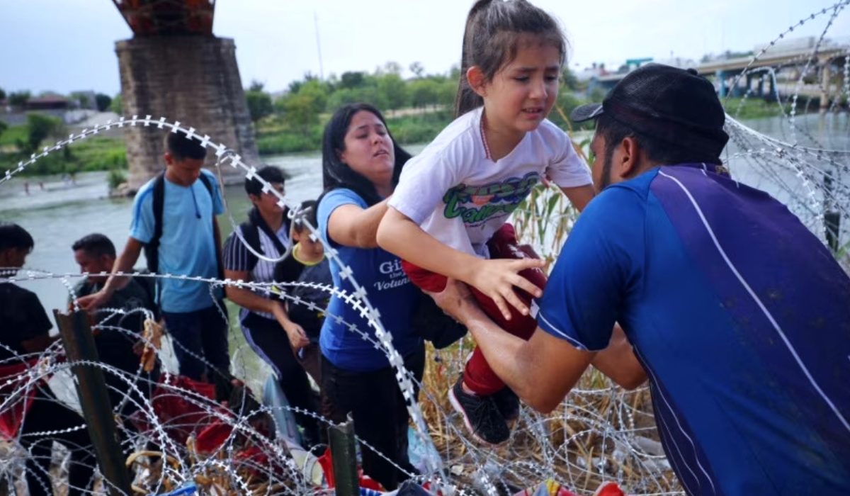 Eagle Pass, Texas, sees continuing influx of migrants